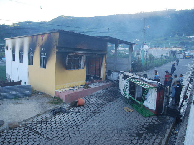 Мјештани Концепциона спалили градоначелника (Фото: Nuestro Diario) - 