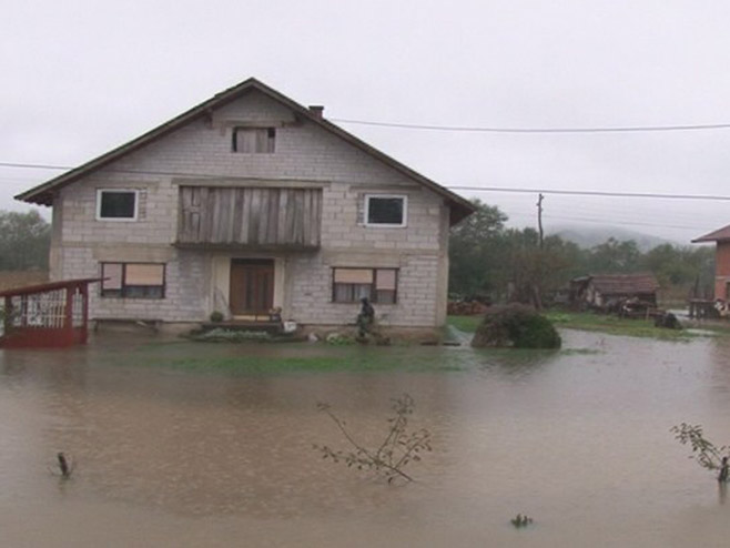 Поплављене куће у Кнежици (ФОТО:РТРС)