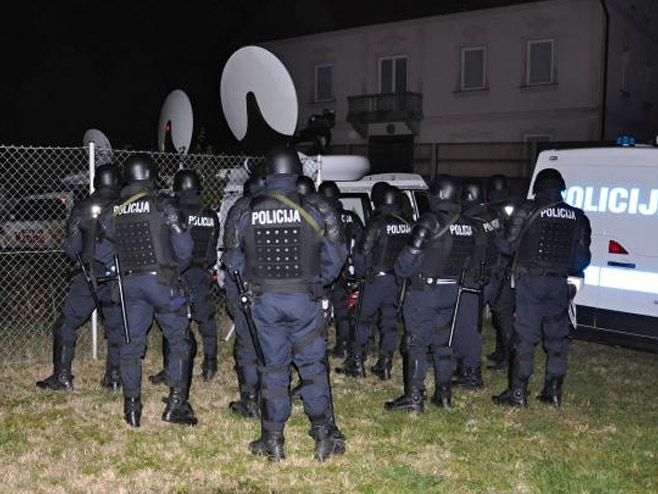Полиција Хрватске на словеначко-хрватској граници (AP foto, Foto STA - Rasto Božič) - 