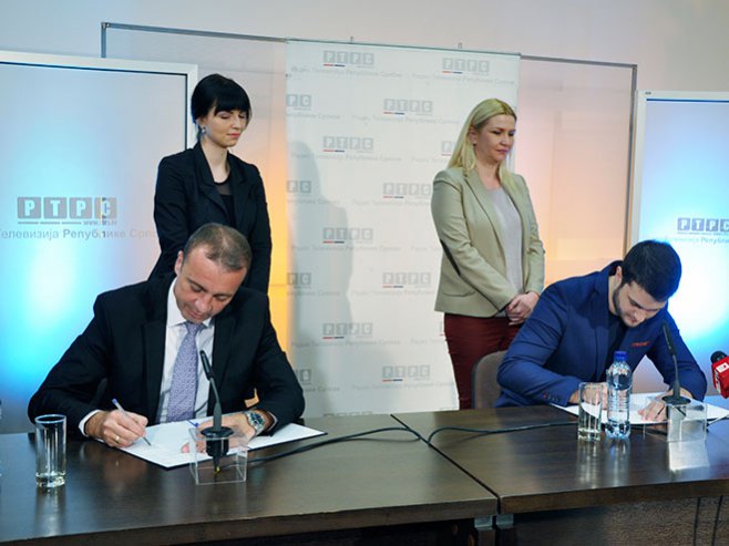 Потписивања Уговора за албум првенац Лукијана Ивановић - Фото: РТРС