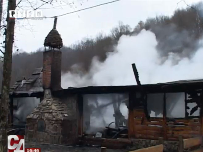 Пожар у етно селу Котроманићево код Добоја - Фото: РТРС