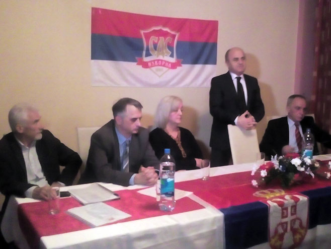 Konferencija za novinare Inicijativnog odbora Izvorne SDS u Prnjavoru (Foto: SRNA)