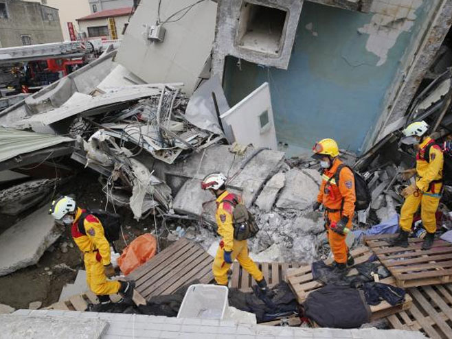 Тајван: Земљотрес срушио стамбени комплекс (Фото: Танјуг)