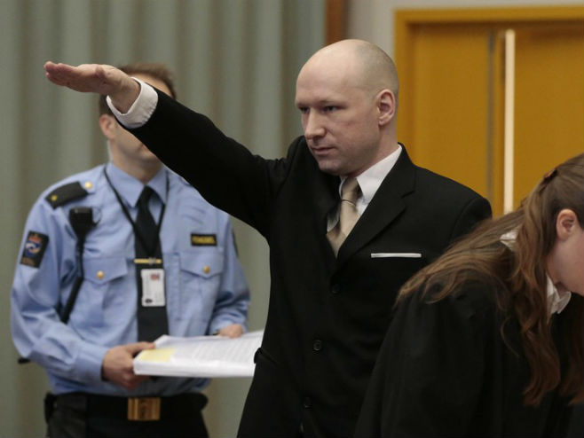 Нацистички поздрав Брејвика у судници - Фото: AP