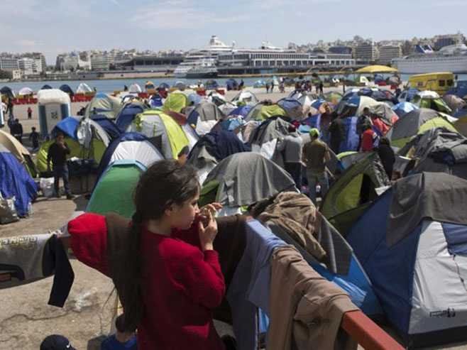 Протест миграната у Атини (Фото: thetimes.co.uk) - 