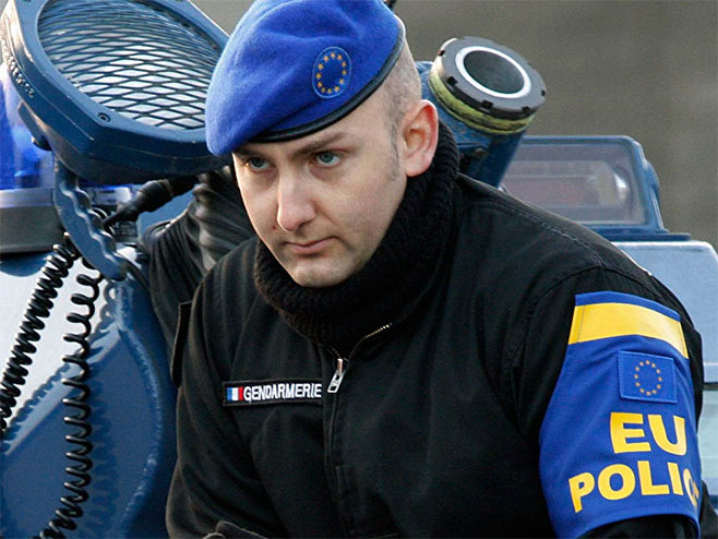 Еулекс полиција на Косову (Фото: AP Photo/ Zveki/ Sputnik) - 
