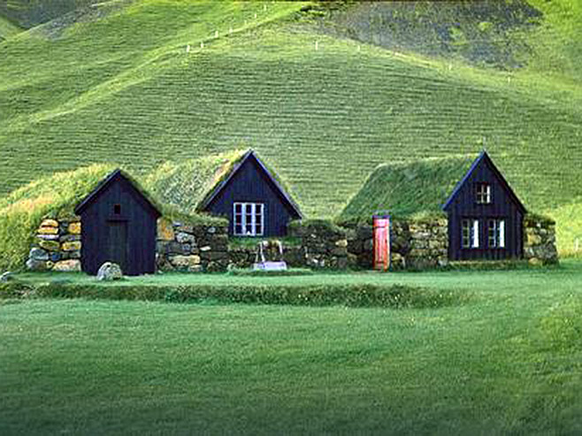 Традиционалне исландске кућице прекривене бусењем (Фото: Public domain/Promo)