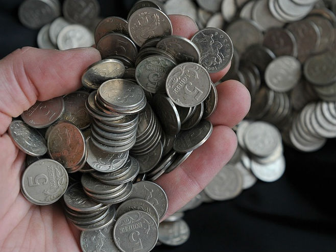 Русија: Платио дуг с пет врећа кованица (Фото: Alexander Ryumin/TASS/archive) - 