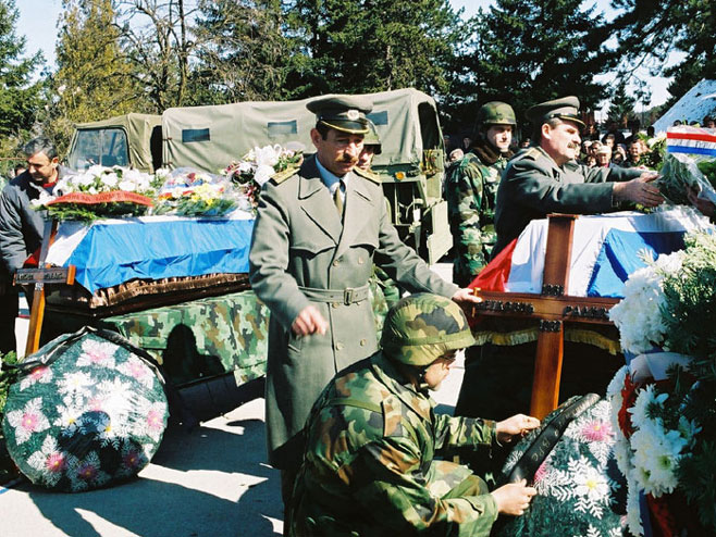 Испраћај посмртних остатака црногорских резервиста у ЈНА - Фото: Novosti.rs