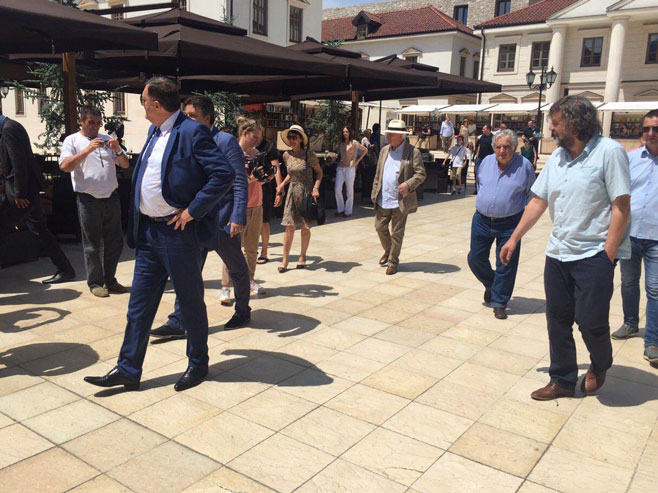 Dodik, Muhika i Kusturica u Andrićgradu (foto: RTRS)