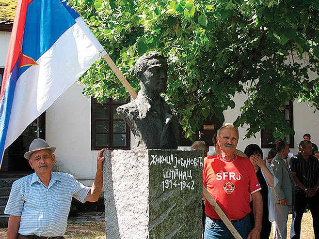 Бела црква - споменик Жикици Јовановићу Шпанцу (Фото: vreme.com) - 