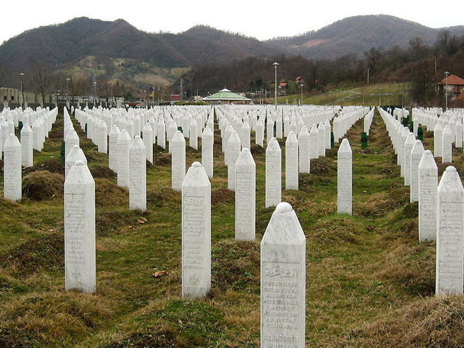Меморијални центар у Поточарима, Сребреница (Фото: ikipedia/Michael Büker) - 