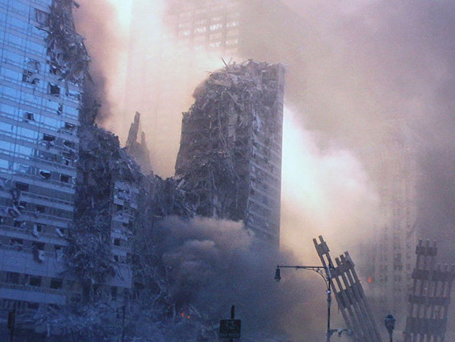 Терористички напад на Њујорк, 11.септембар 2001.године (Фото: Flickr/Cliff) - 