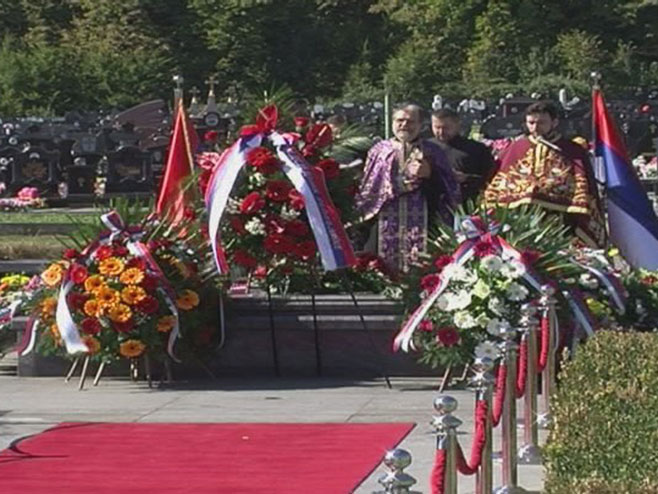 Положени вијенци на гроб Милана Јелића (фото: РТРС)