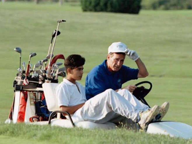 Опрема за голф Џорџ Буша продаза за  30.000 долара - Фото: Screenshot