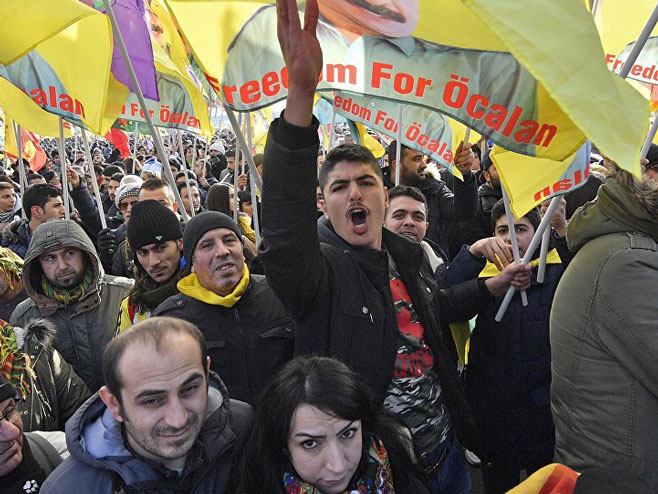 Протести Курда у Келну  (Фото:AP Photo/ Martin Meissner) - 
