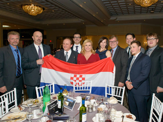 Објављена фотографија Китаровићеве са усташком заставом (Фото: Facebook/Tihomir Janjicek) - 