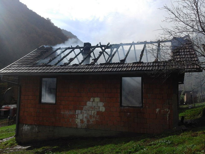 Сребреница:Изгорјела кућа седмочлане породице Николић - Фото: СРНА