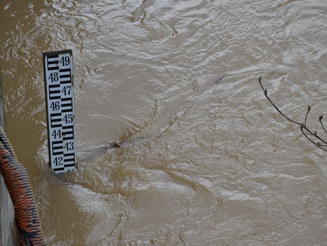 Обилне падавине довеле до изливања потока у Косјерићу, потопљено 20 кућа
