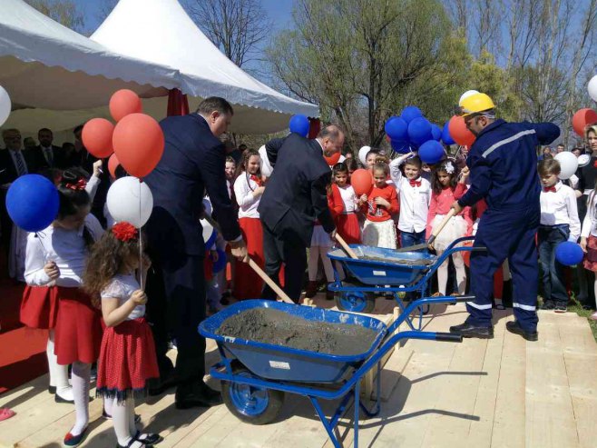 Dodik položio kamen temeljac za dječiji vrtić (Foto: RTRS)