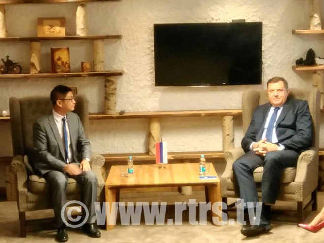 Predsjednik Dodik sa predstavnicima komapnije Makao