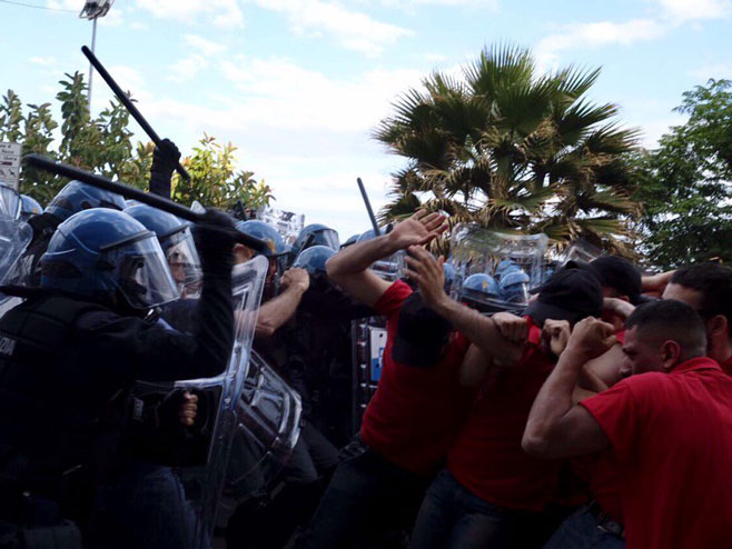 Таормини: Сукоб демонстраната и полиције (Фото: twitter)