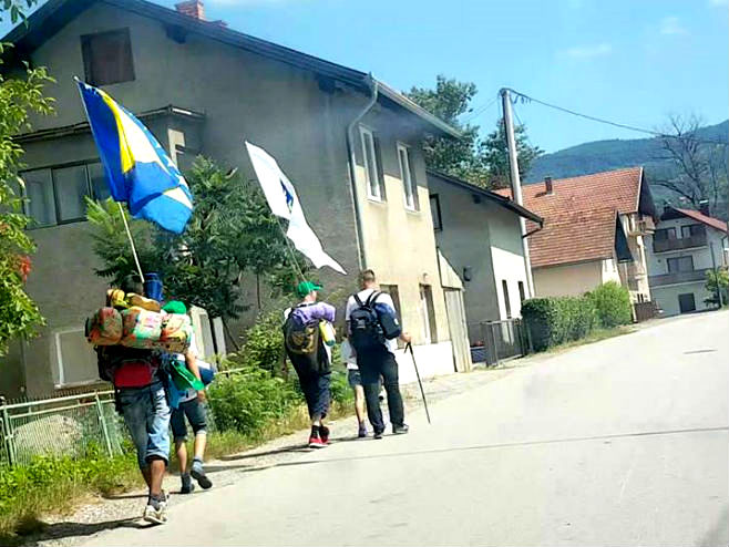 Застава тзв. Армије БиХ на улицама Добоја (Фото: Фејсбук/Дневна доза Добоја) - 