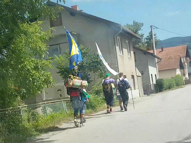 Zastava tzv. Armije BiH na ulicama Doboja? (Foto: Fejsbuk/Dnevna doza Doboja) 