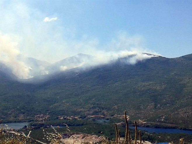 Пожар на планини Жаба код Неума и даље активан