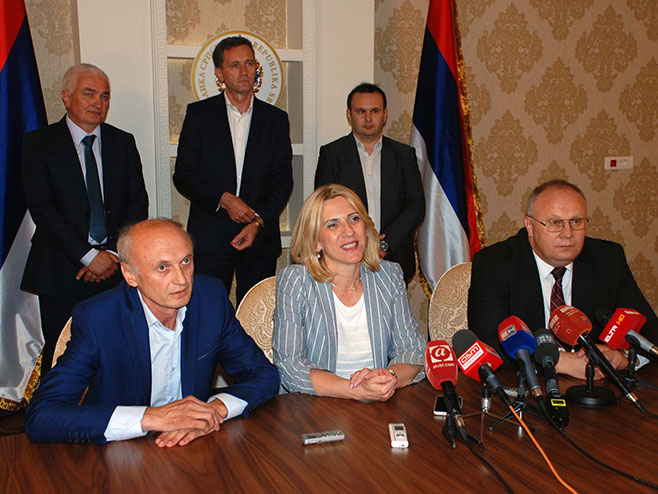 Жељка Цвијановић на потписивању уговора о изградњи болнице (Фото: СРНА)