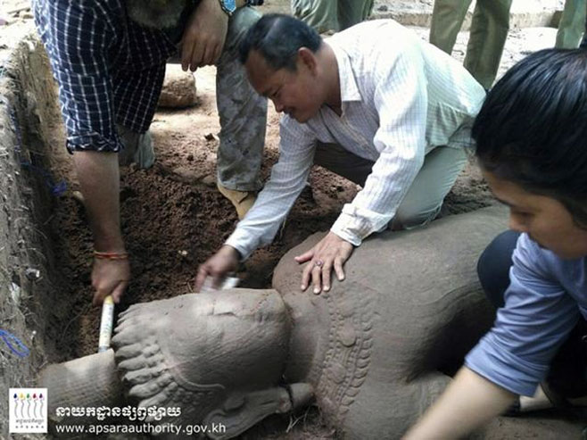 Археолози пронашли једну од највећих статуа у Ангкор Вату - Фото: AP