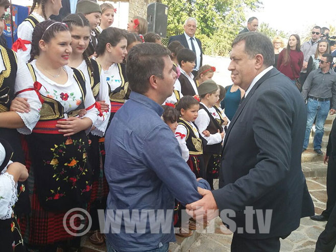 Predsjednik Srpske u posjeti makedonskoj opštini Staro Nagoričane (Foto: RTRS)