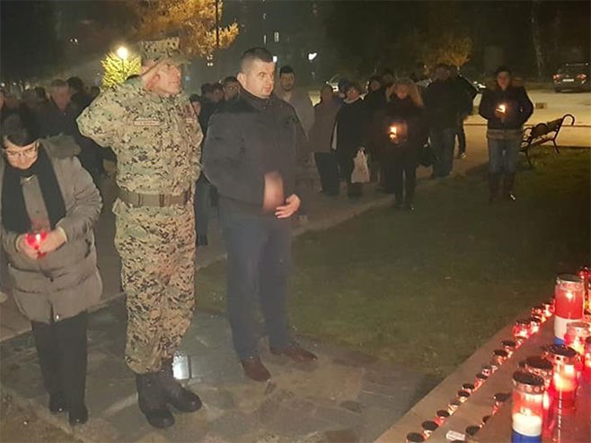 Пуковник ОС БиХ на одавању почасти ратном злочинцу Праљку - Фото: Facebook