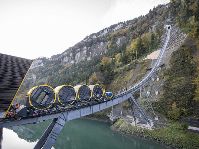 Швајцарска-најстрмија жичара на свијету (Фото: KEYSTONE/URS FLUEELER) - 