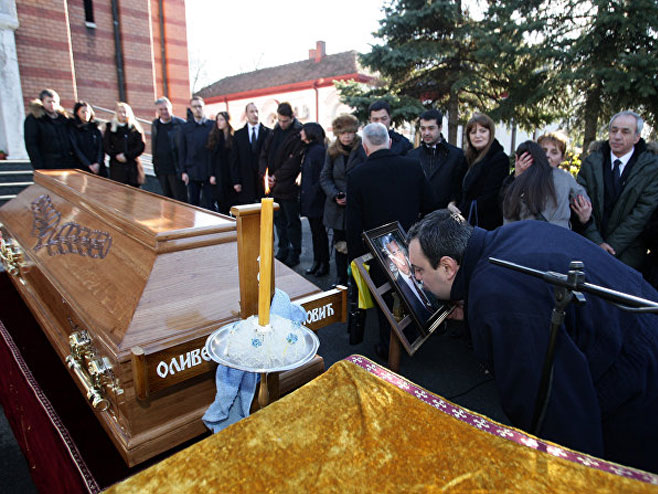 Građani odaju poštu Ivanoviću na Novom groblju (Foto: TANЈUG/Sava Radovanović) 
