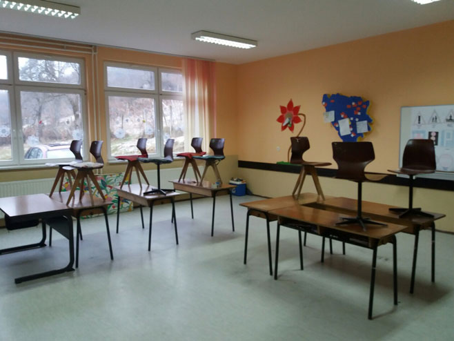 Бојкот наставе у школи "Свети Сава" у Липљу (Фото: РТРС)