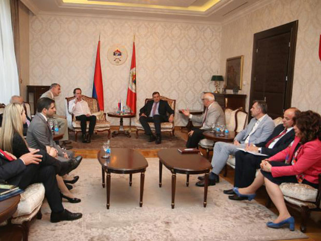 Милорад Додик са делегацијом компаније "Томас Кук" - Фото: РТРС