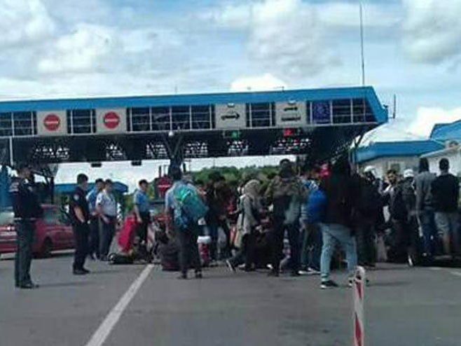 Мигранти (Фото: Гранични прелаз Маљевац/Facebook) - 