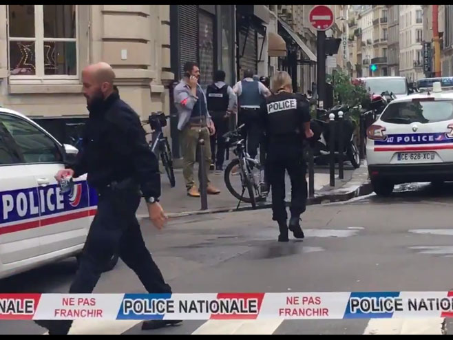 Талачка криза у Паризу (фото: twitter.com/MatMichal) - 