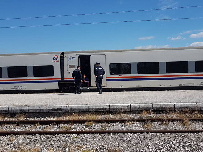 Заустављен воз са мигрантима - Фото: РТРС