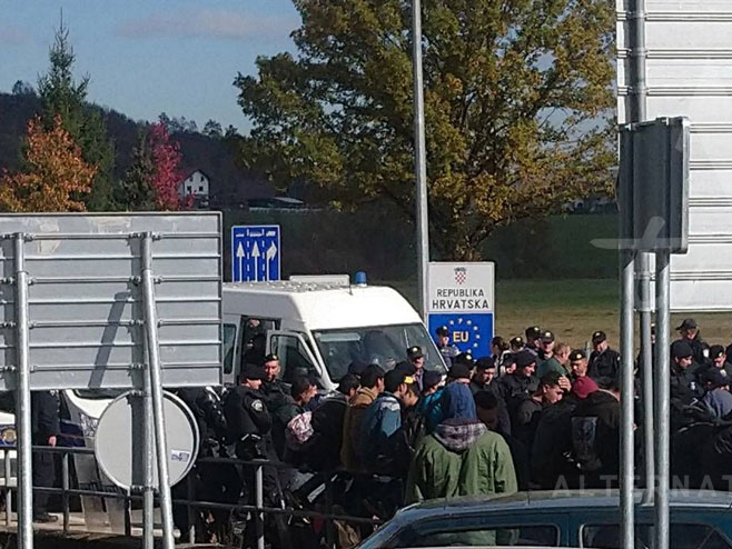 Мигранти на граници са Хрватском (фото: АТВ БЛ) - 
