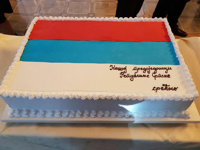 Поклон торта (Фото: РТРС)