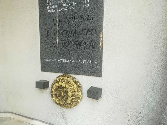 Оскрнављена спомен-плоча убијеним хрватским новинарима (Фото: ХНД) - 