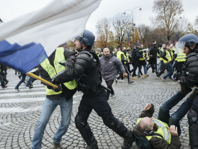 Протести у Француској због повећаења цијене горива - Фото: ТАНЈУГ
