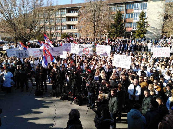 Протест Срба у Косовској Митровици (фото: И. Радуловић) - 