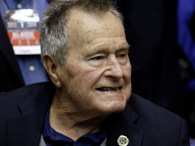 Џорџ Буш Старији  (Фото: AP Photo / Gerry Broome) - 
