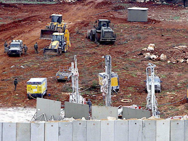 Израелска војска откопава либанске тунеле - Фото: AP