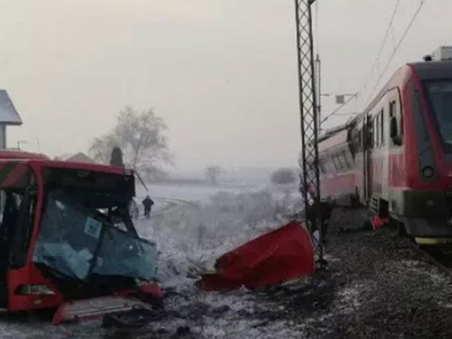 Ниш - Воз - аутобус несрећа (фото:Screenshot/Pink.rs) - 