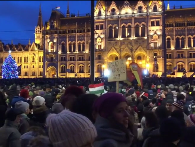 Протести у Мађарској (фото: washingtonpost.com / video screenshot) - 