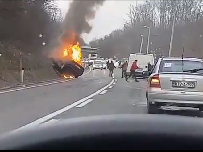 Изгорио аутомобил код Бањалуке - Фото: Screenshot